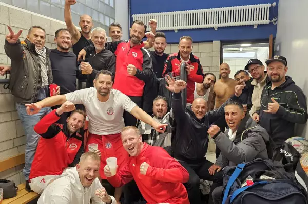 Ü 40 fährt ersten Heimsieg ein: 1762339893-1759680811=2659082