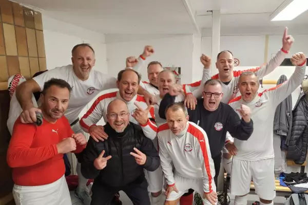 Ü 50 I startet erfolgreich in die Berlin Liga: 1762339893-1759679765=2660128